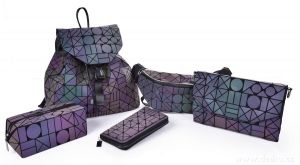 Ledvinka CHAMELEON GEOMETRIC reflexně svítící při dopadu světla Dedra