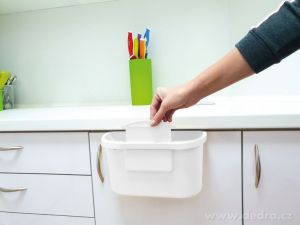 Závěsný odpadkový koš na dvířka ZBYTKOVNÍK Vaše Dedra, s.r.o.