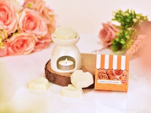 Keramická aromalampa s krajkovým dekorem, lesklá bílá, květy Vaše Dedra, s.r.o.